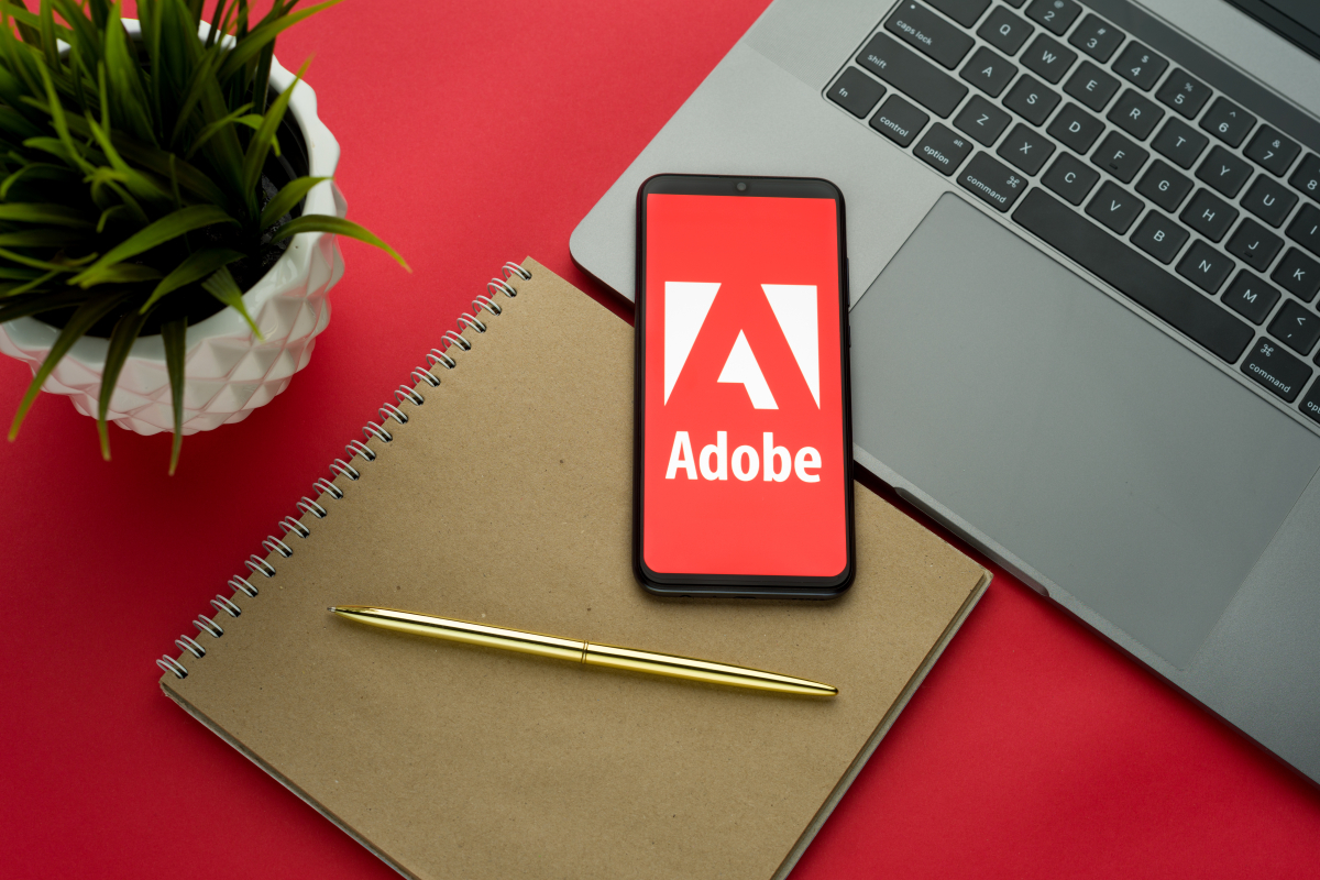 Adobe bản quyền giá cạnh tranh